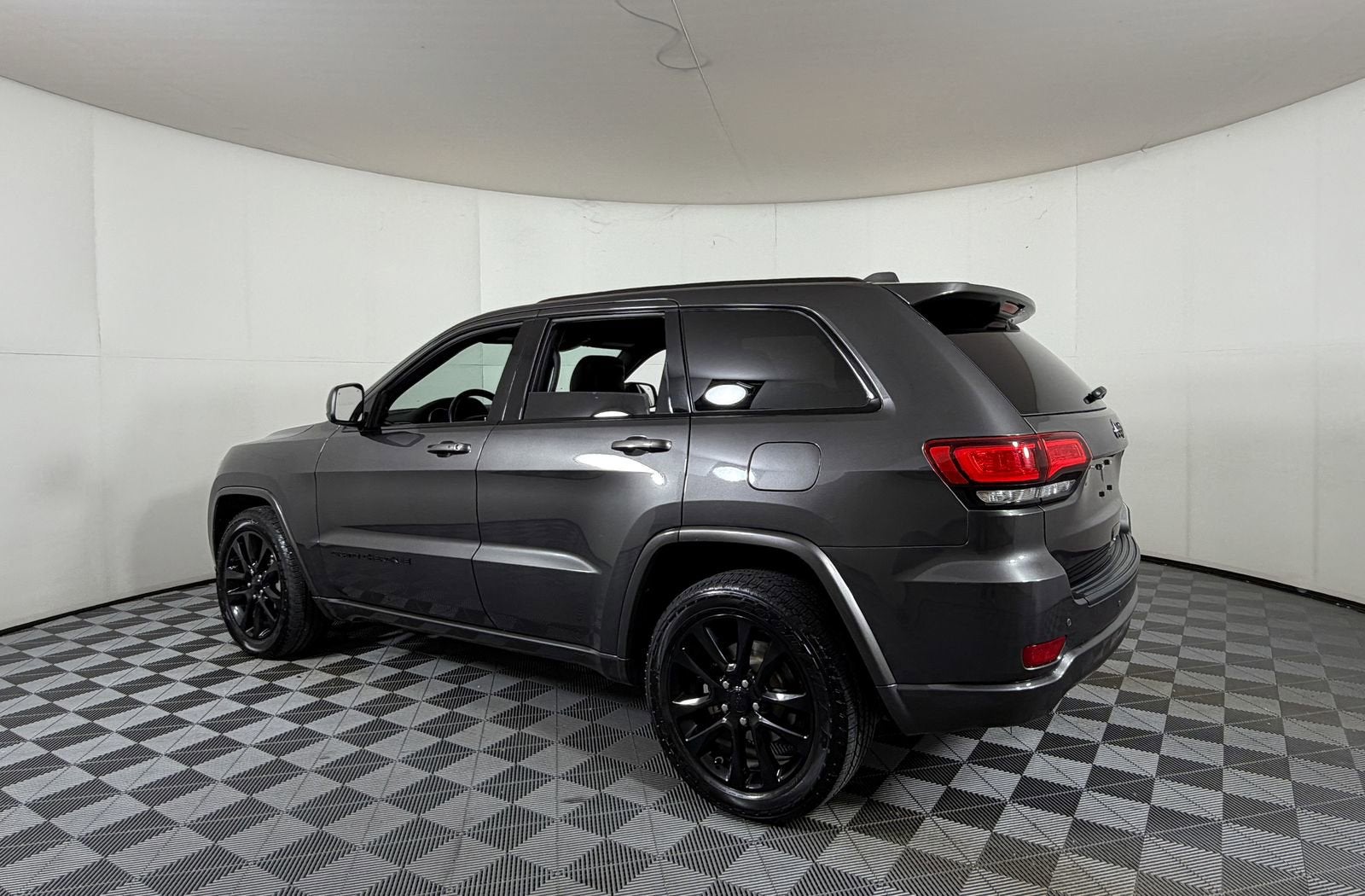 2020 Jeep Grand Cherokee Altitude 4x2