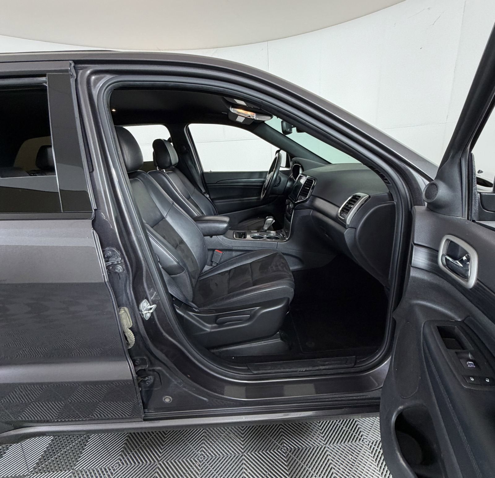 2020 Jeep Grand Cherokee Altitude 4x2