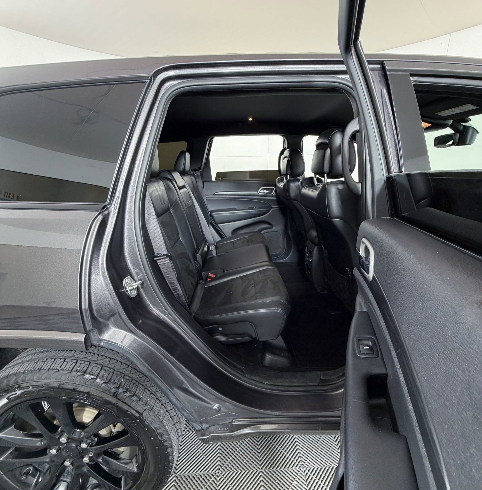 2020 Jeep Grand Cherokee Altitude 4x2