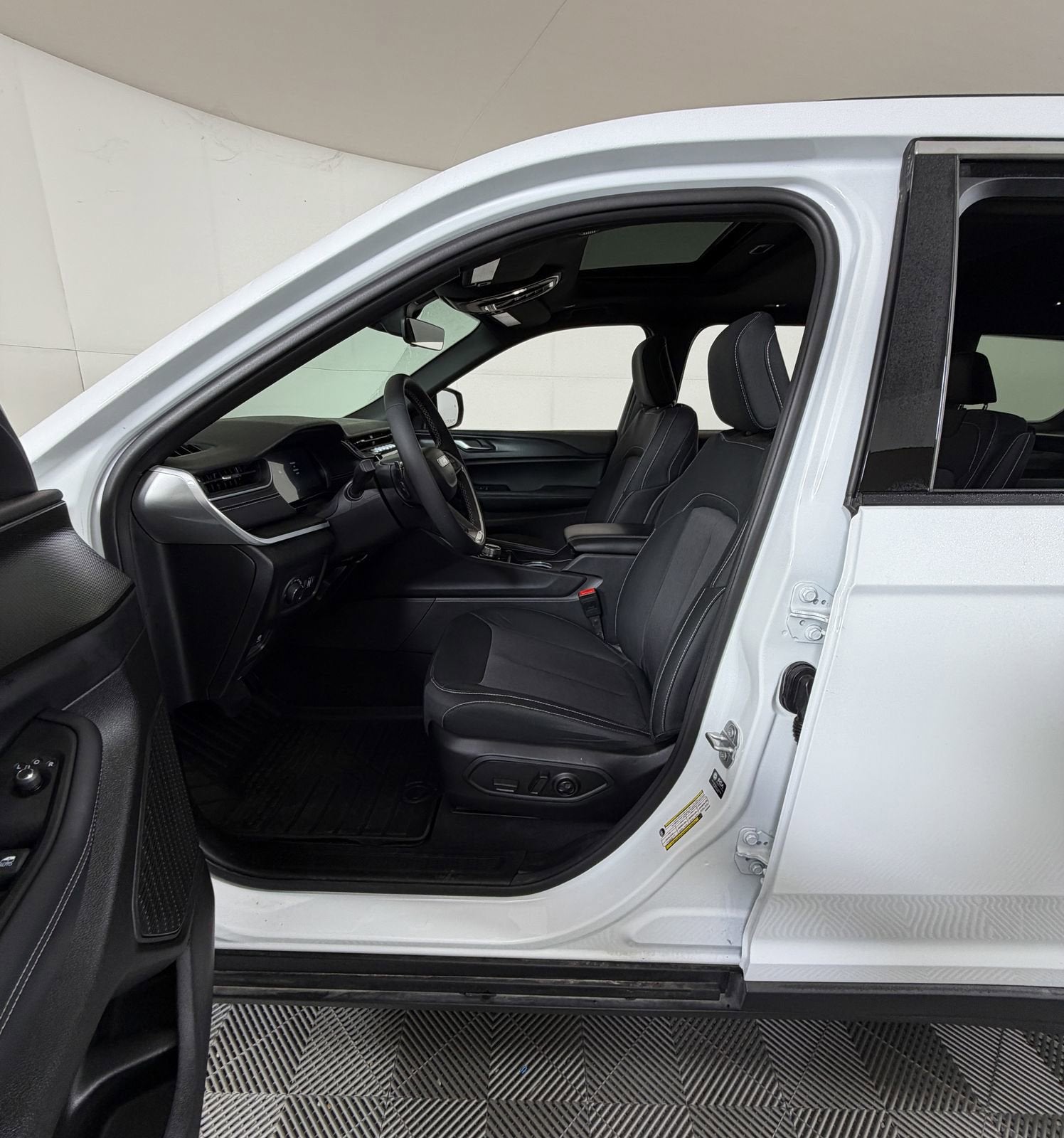 2025 Jeep Grand Cherokee L Laredo X 4x4