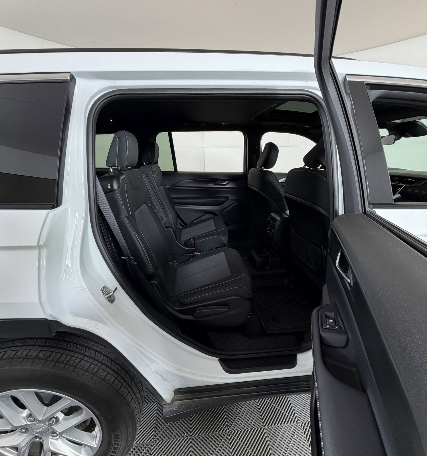 2025 Jeep Grand Cherokee L Laredo X 4x4