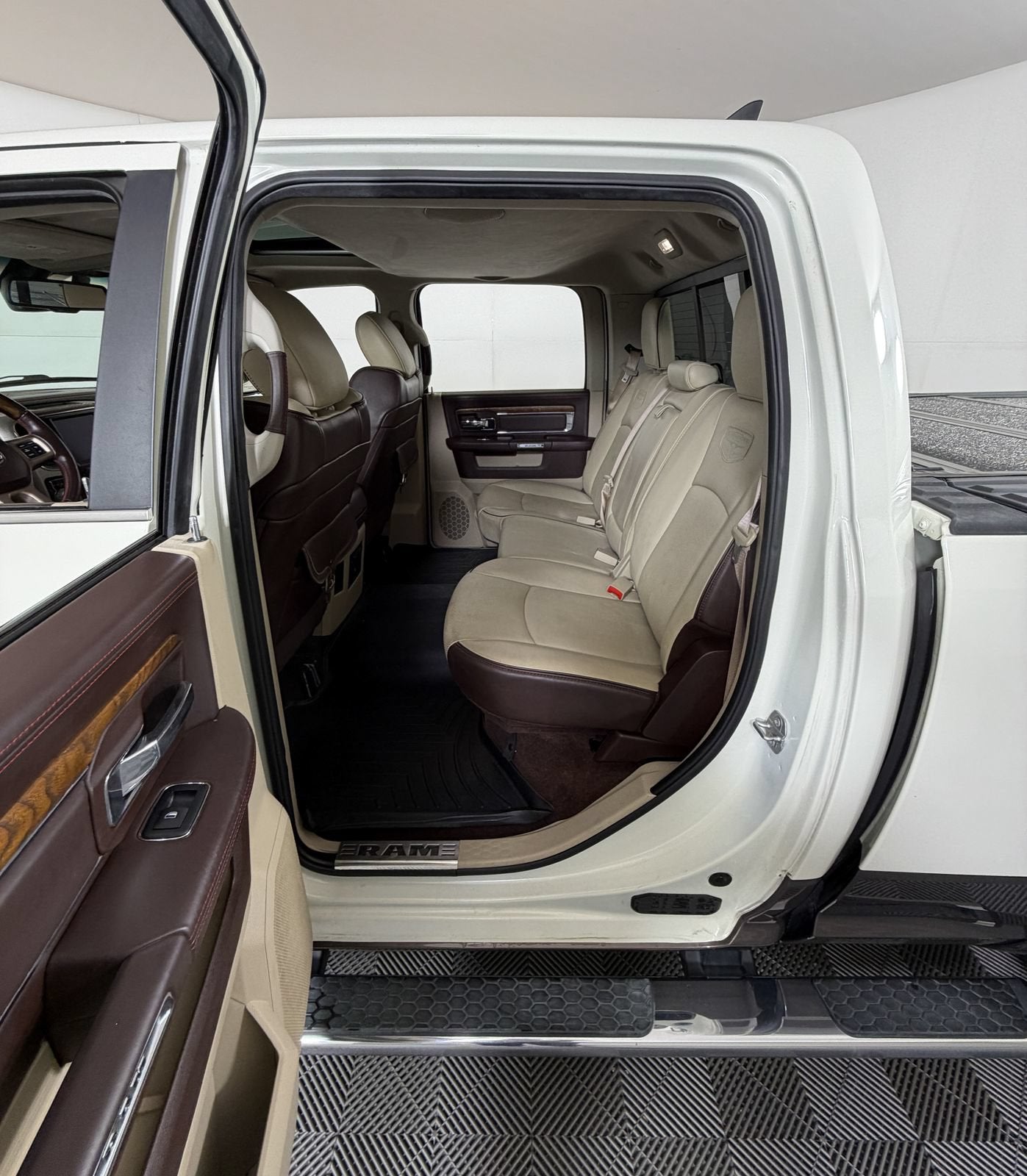 2018 RAM 1500 Longhorn Crew Cab 4x4 6'4" Box