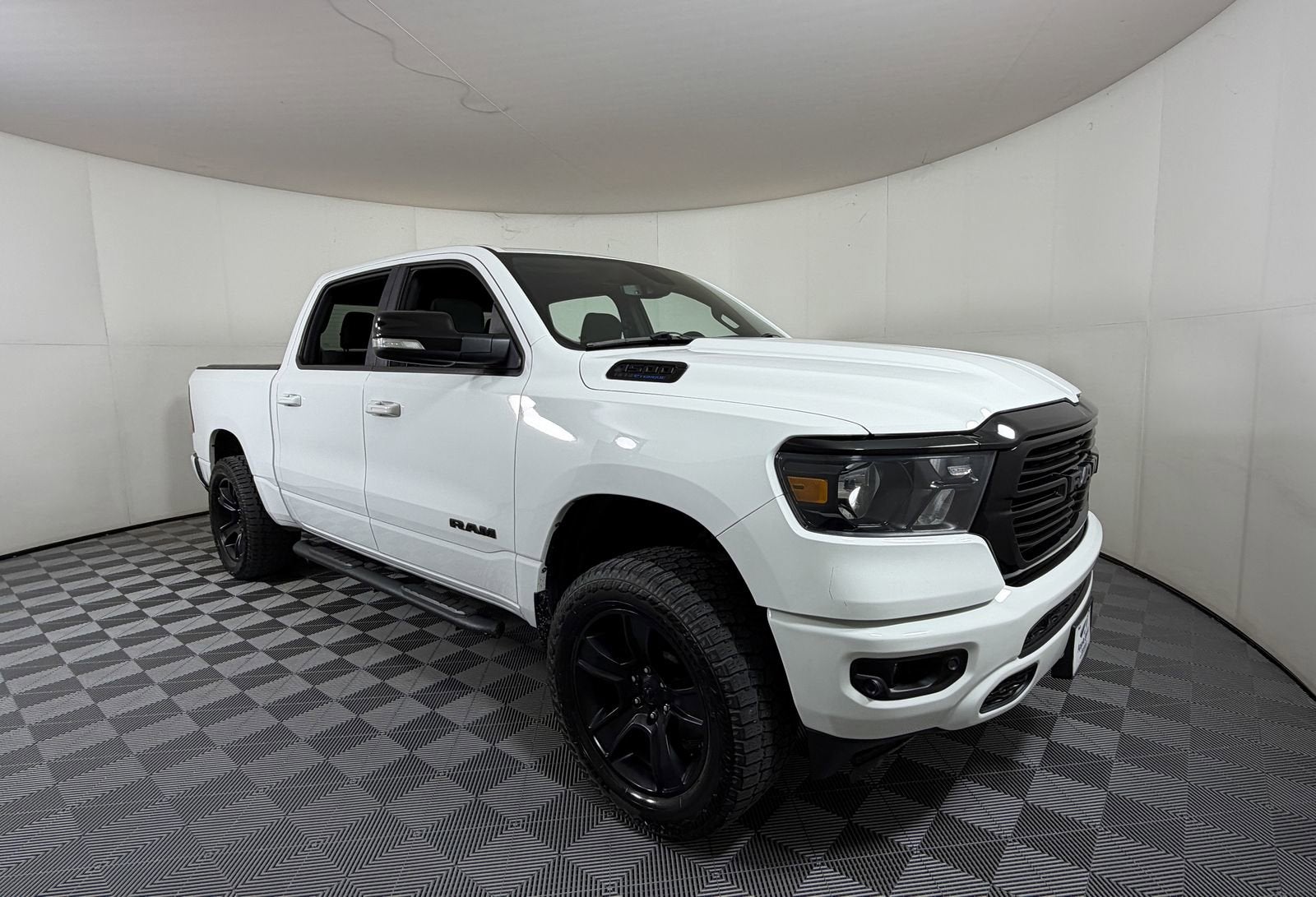 2021 RAM 1500 Big Horn/Lone Star 4x4 Crew Cab 5'7's photo