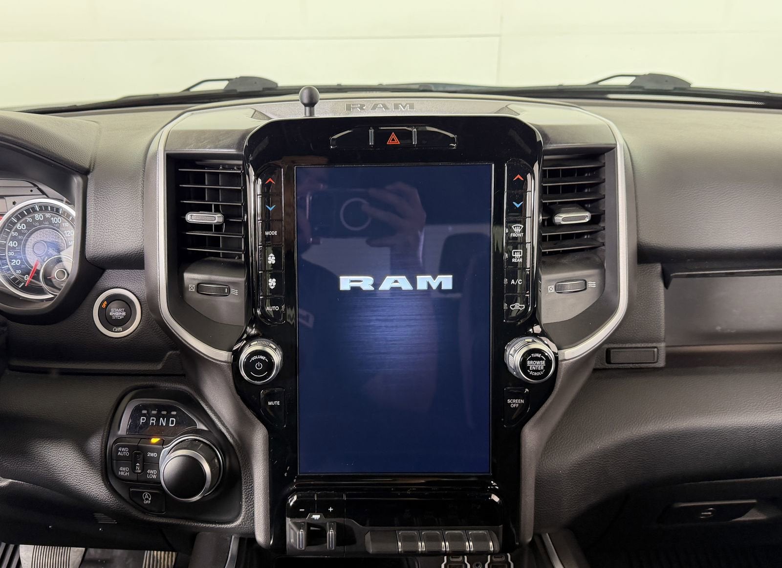 2021 RAM 1500 Big Horn Crew Cab 4x4 5'7" Box