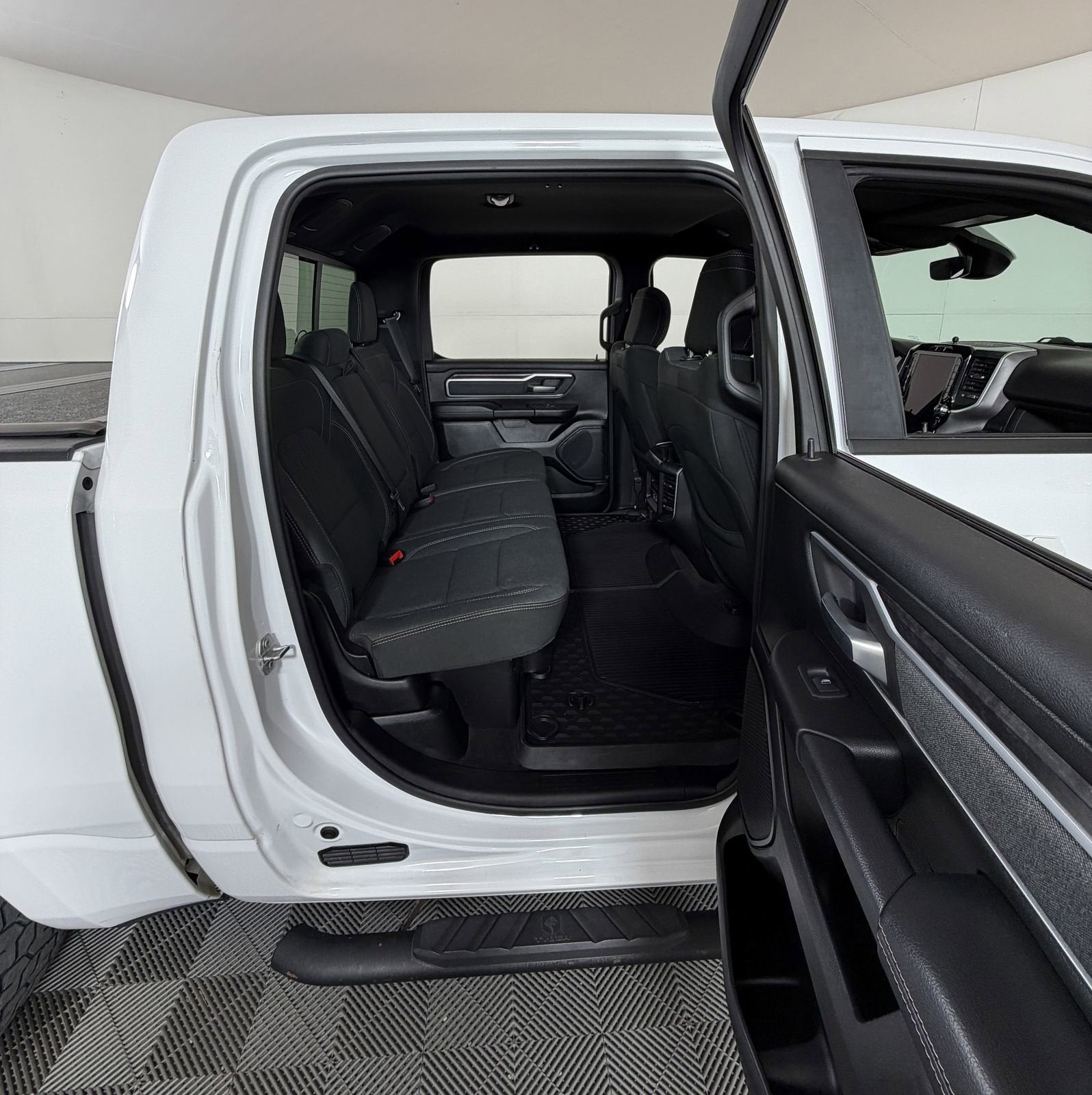 2021 RAM 1500 Big Horn Crew Cab 4x4 5'7" Box