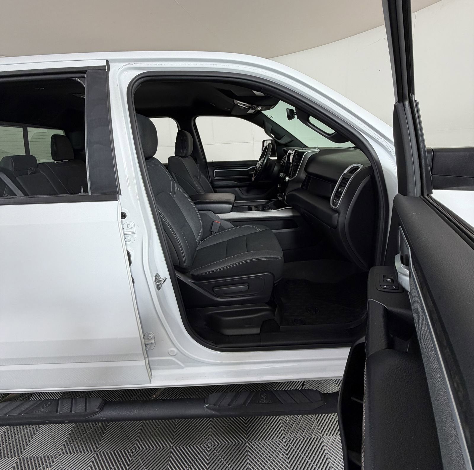 2021 RAM 1500 Big Horn Crew Cab 4x4 5'7" Box