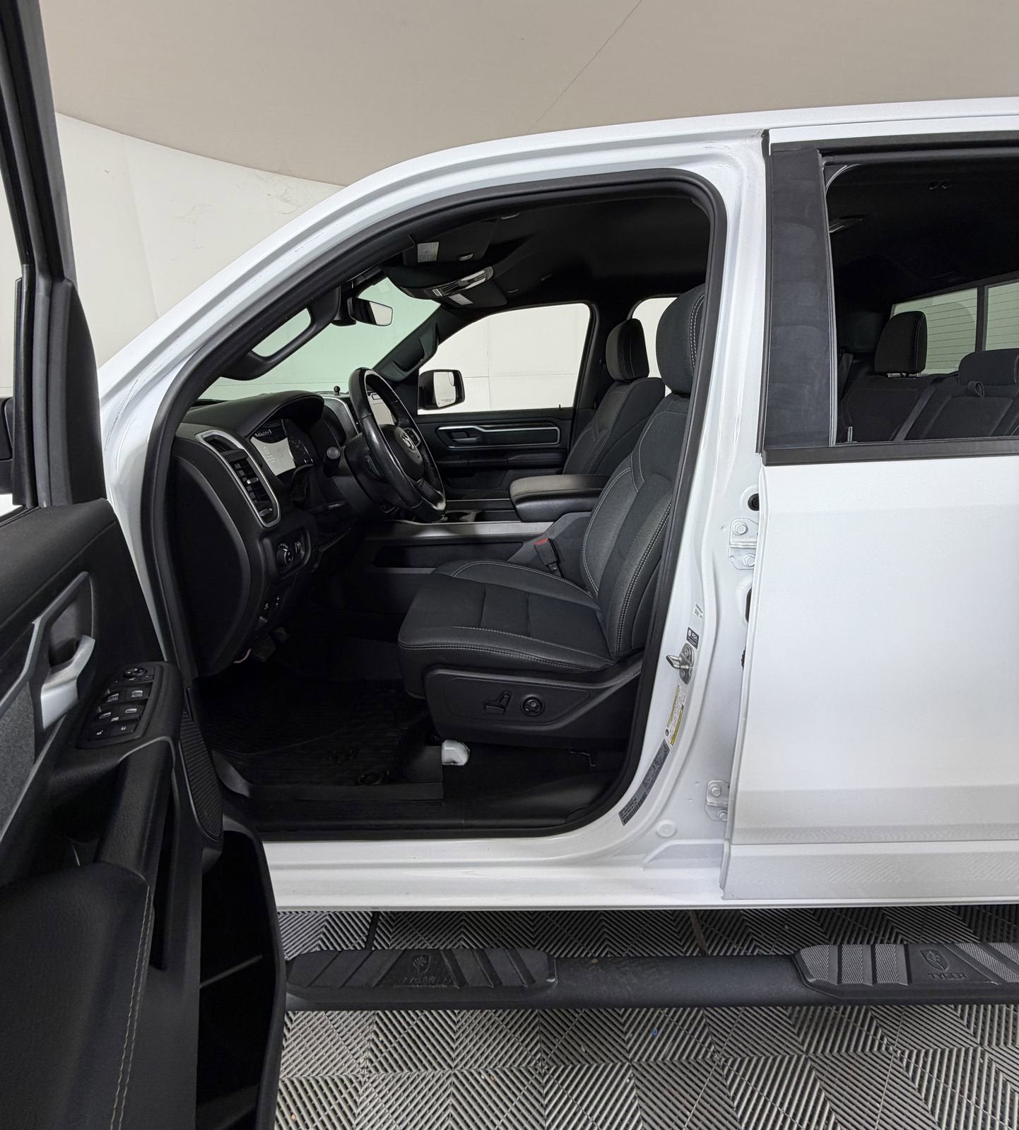 2021 RAM 1500 Big Horn Crew Cab 4x4 5'7" Box