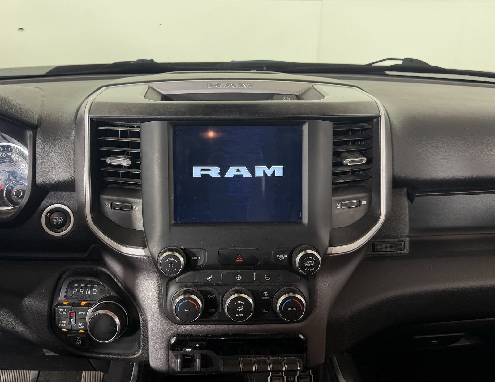2020 RAM 1500 Big Horn Crew Cab 4x4 5'7" Box