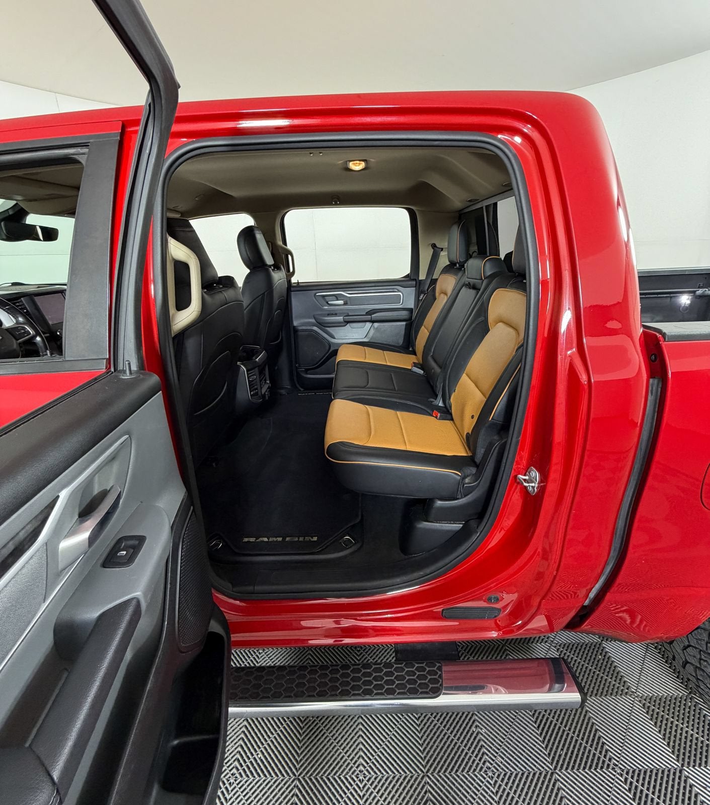 2020 RAM 1500 Big Horn Crew Cab 4x4 5'7" Box