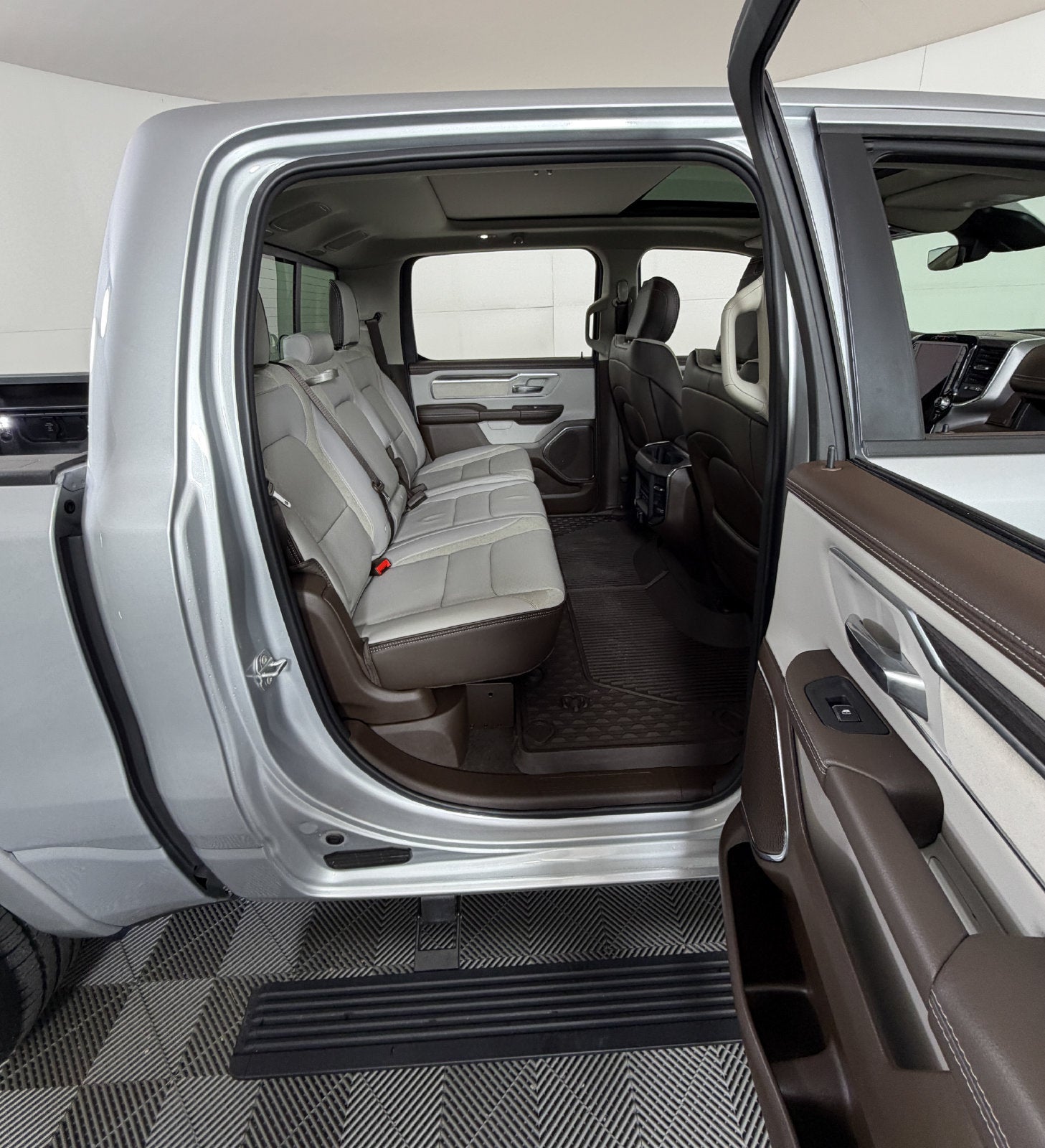 2026 RAM 1500 Laramie Crew Cab 4x4 5'7" Box