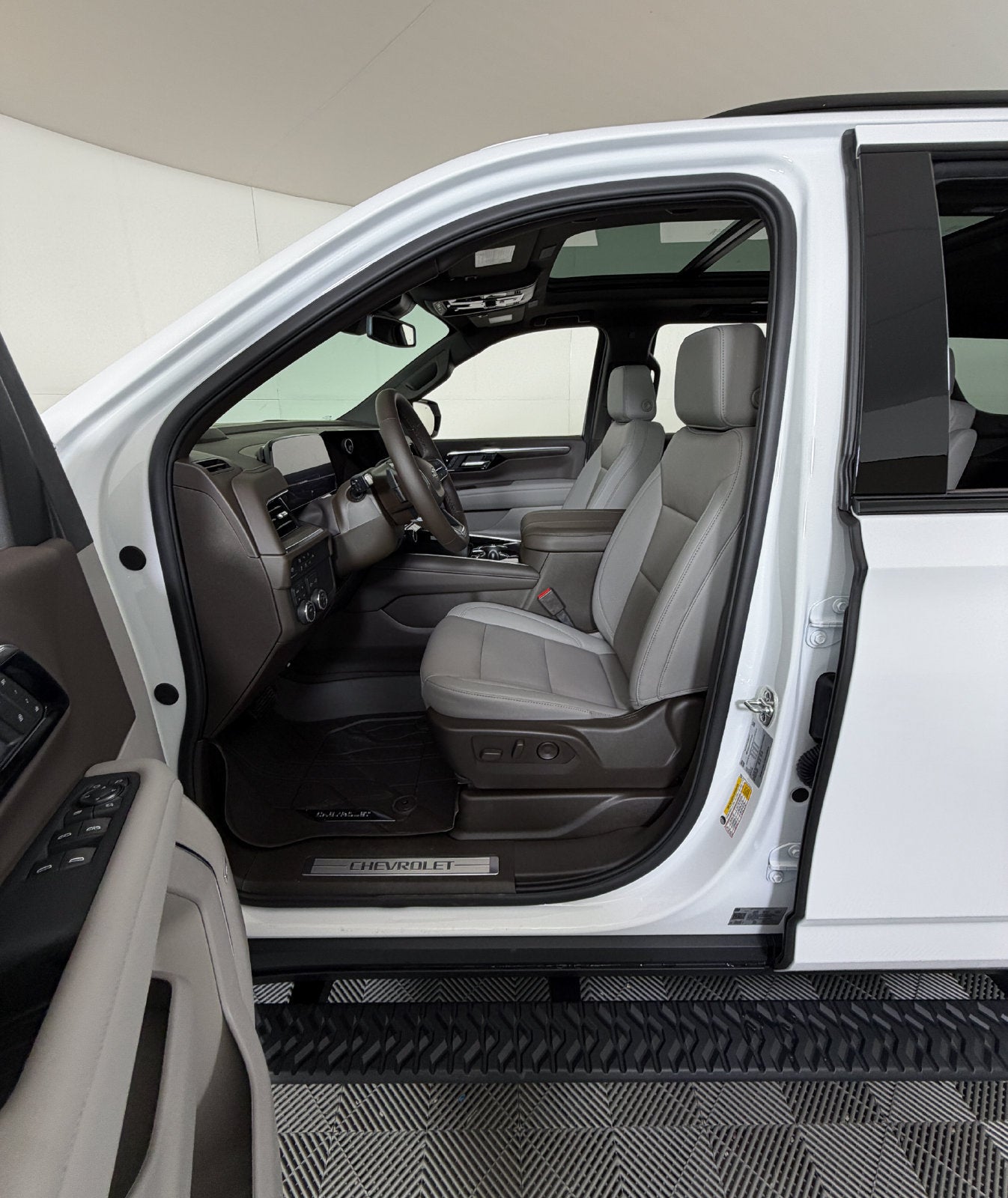 2027 Chevrolet Tahoe Z71 - Photo 10