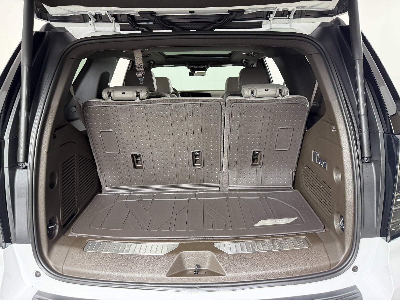 2027 Chevrolet Tahoe Z71 - Photo 8