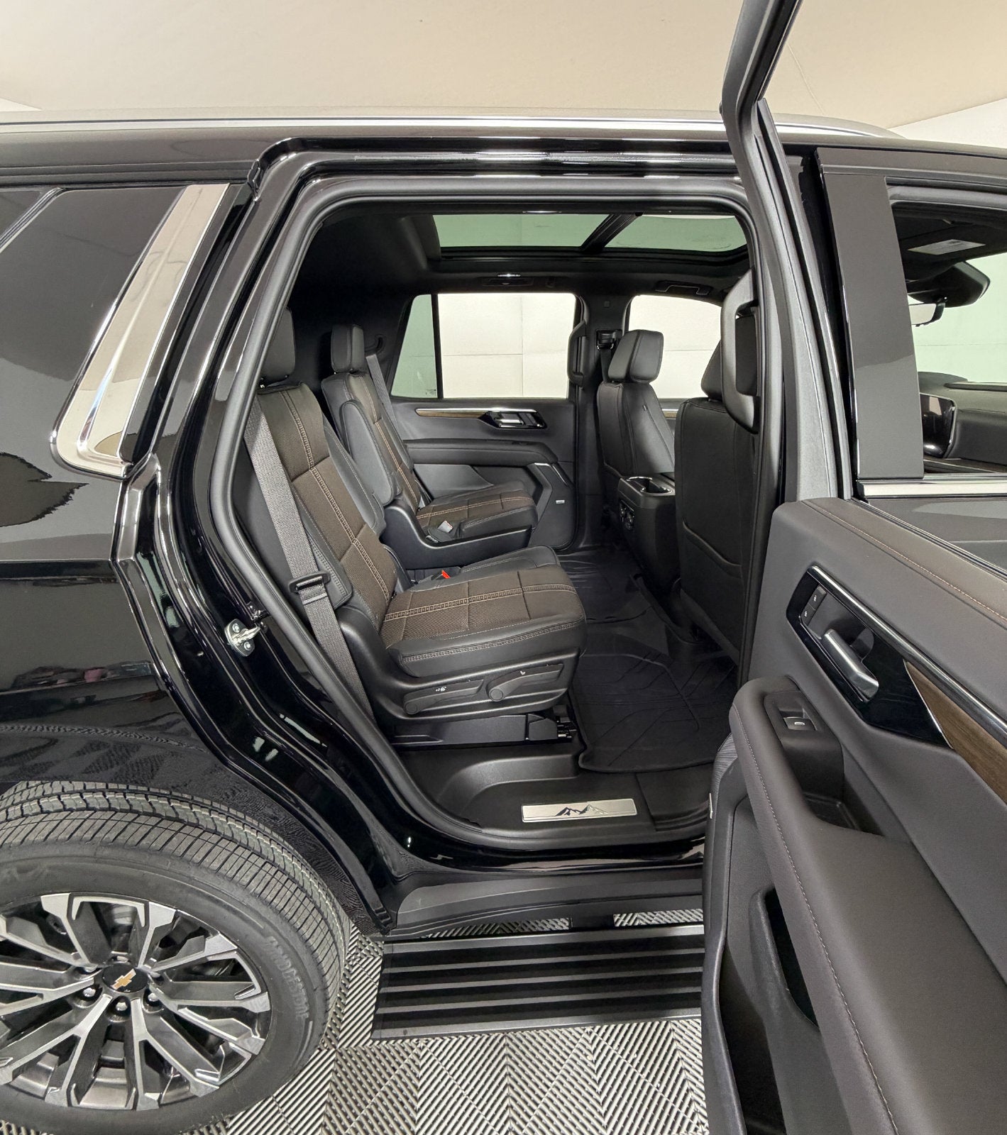 2027 Chevrolet Tahoe High Country - Photo 6