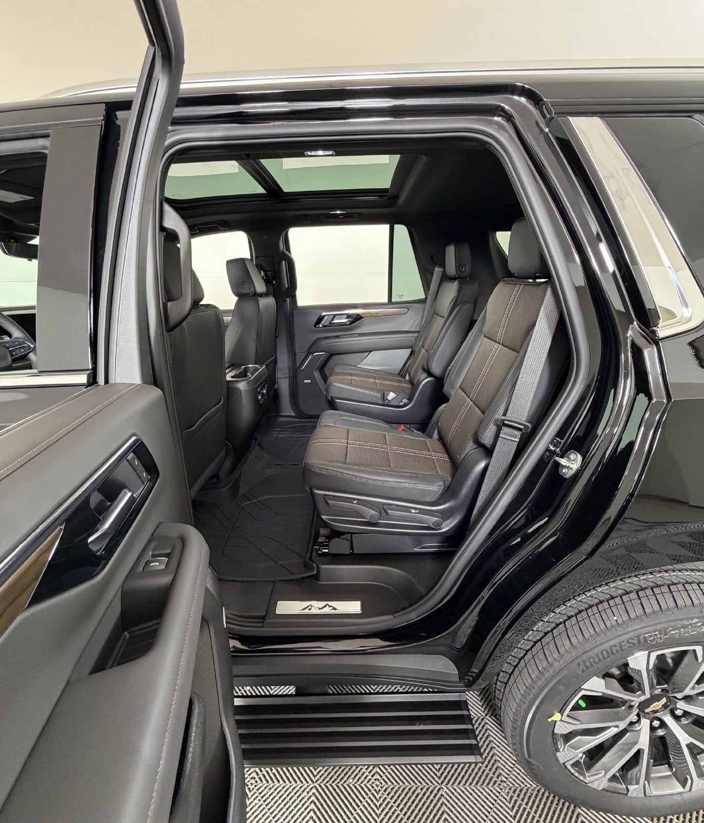 2027 Chevrolet Tahoe High Country - Photo 9
