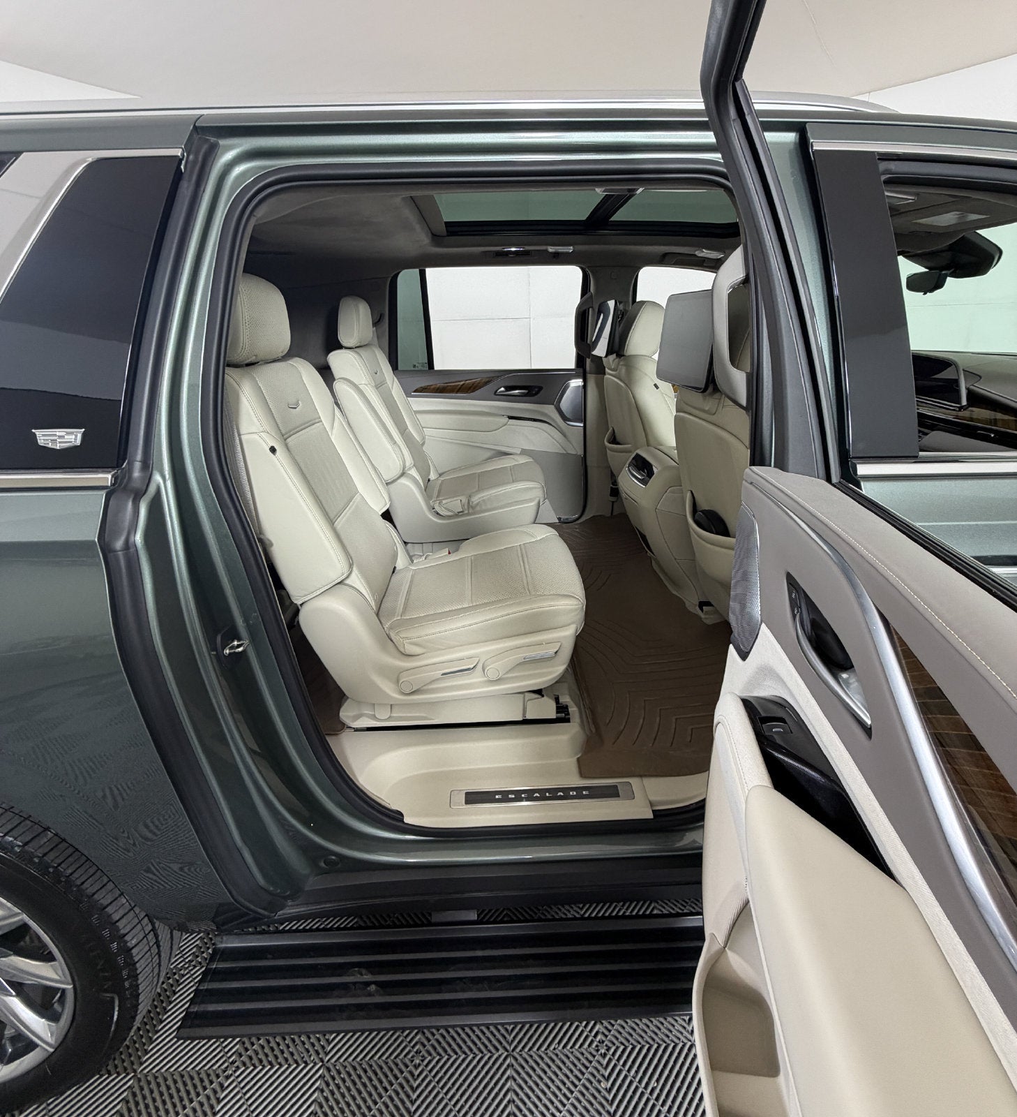 2023 Cadillac Escalade ESV 4WD Premium Luxury Platinum