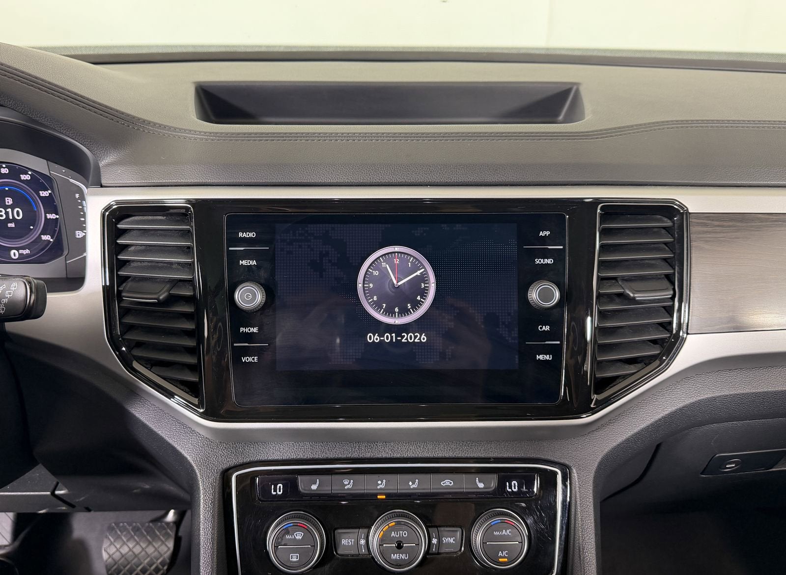 2022 Volkswagen Atlas 3.6L V6 SE w/Technology