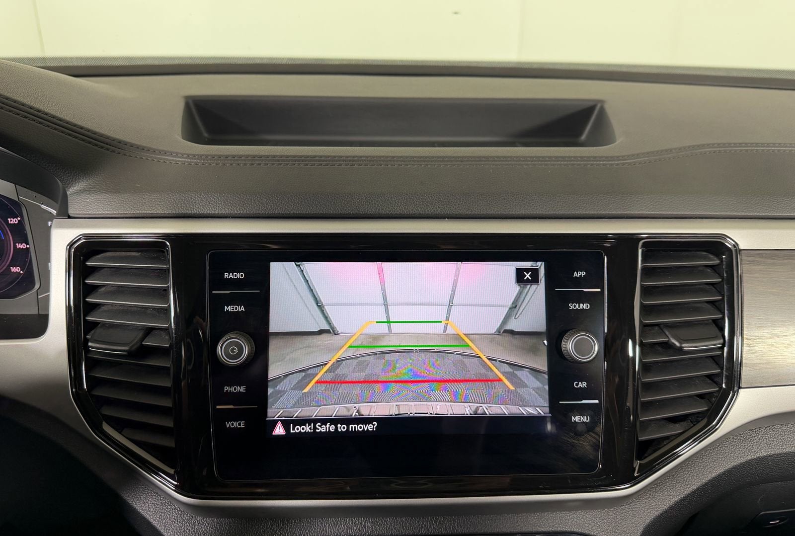 2022 Volkswagen Atlas 3.6L V6 SE w/Technology