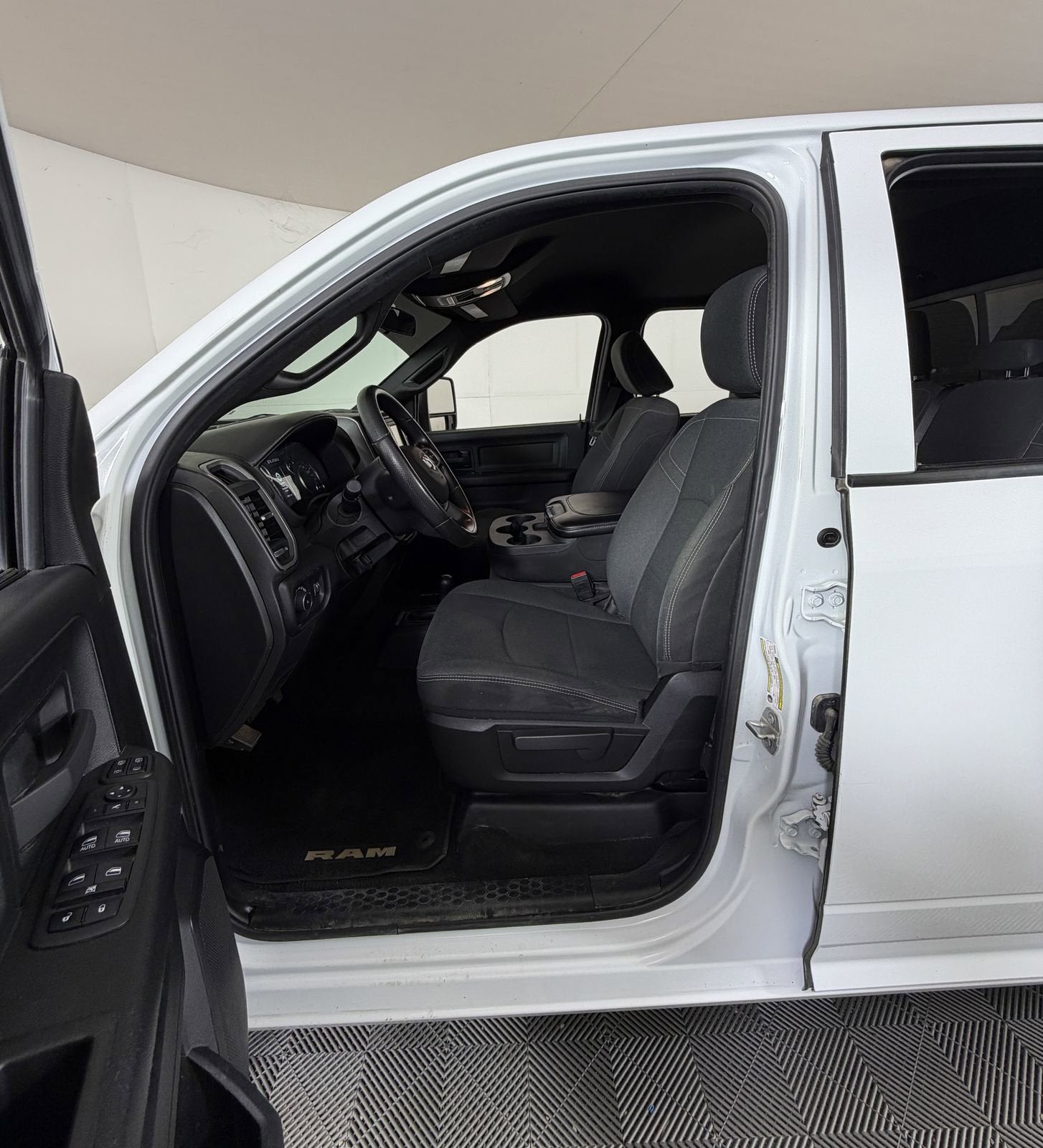 2023 RAM 2500 Tradesman Crew Cab 4x4 6'4" Box