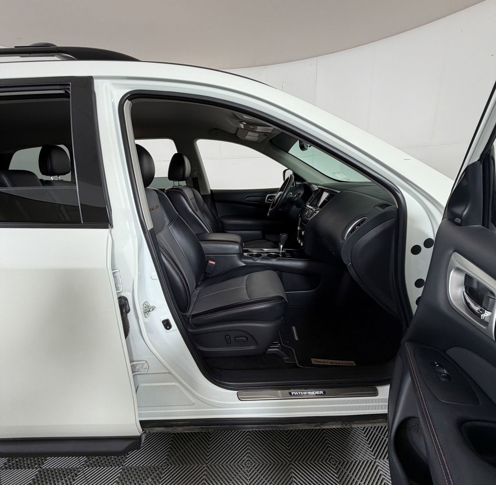 2020 Nissan Pathfinder SL 2WD