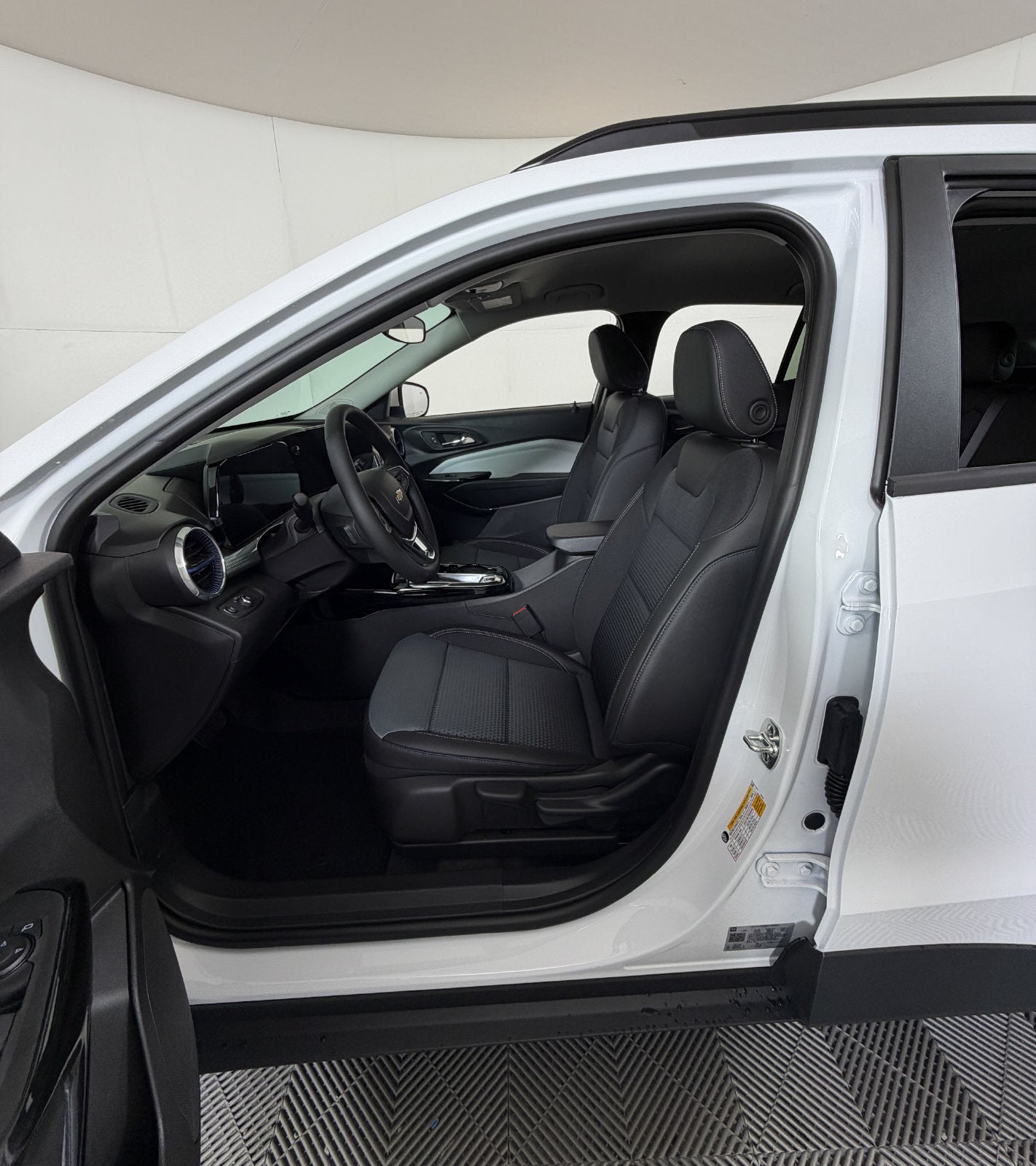 2026 Chevrolet Trax LT - Photo 9