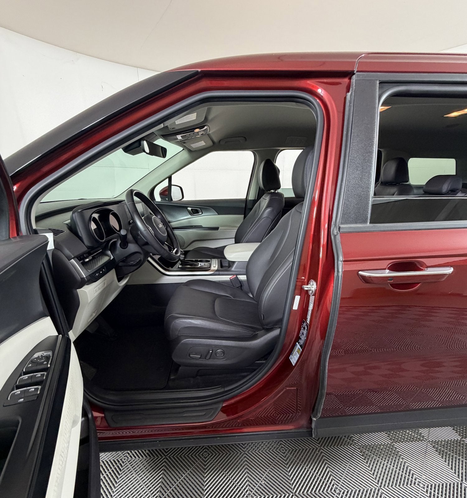 2024 Kia Carnival LX