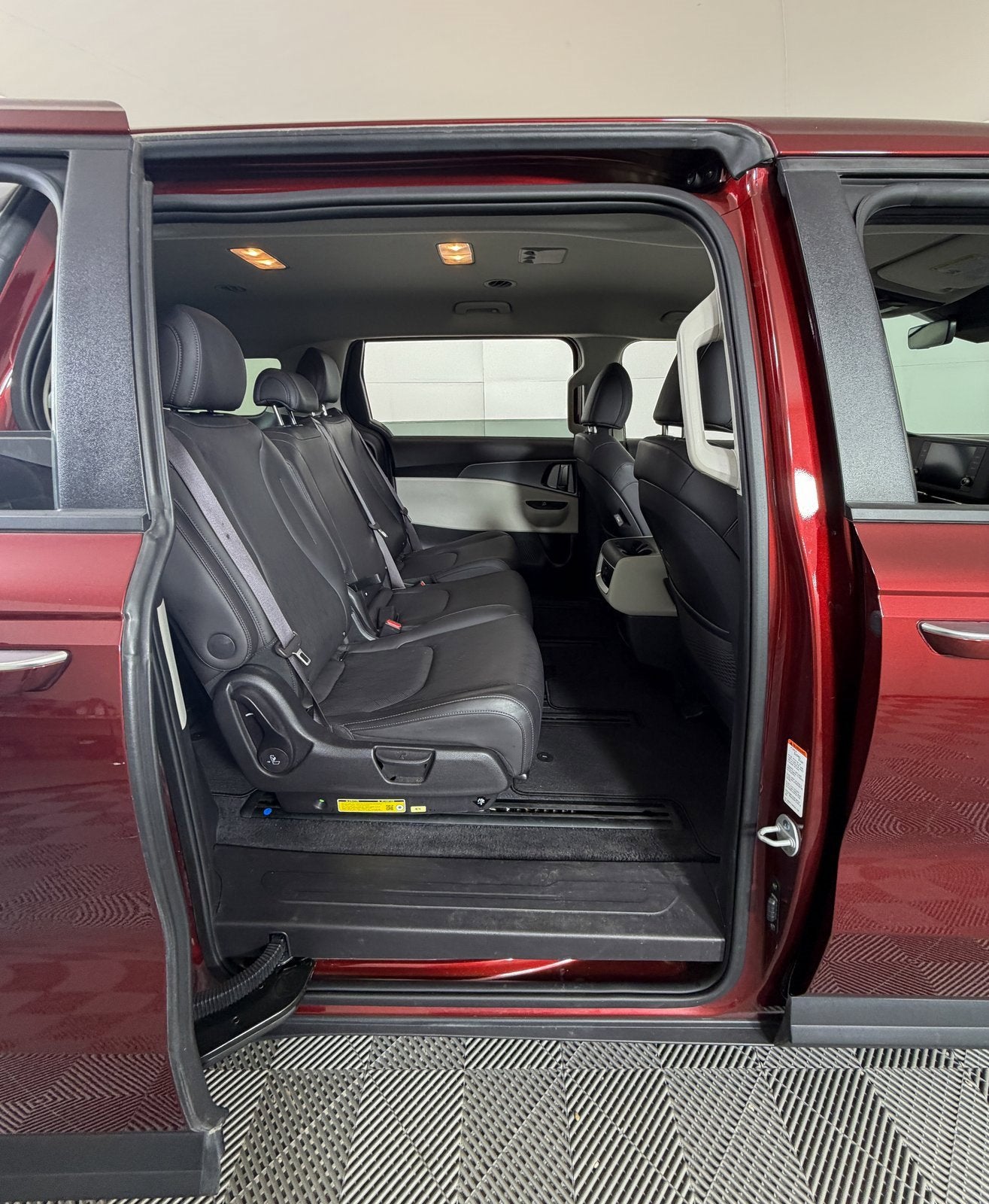 2024 Kia Carnival LX