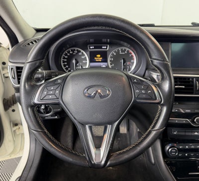 2017 INFINITI QX30 Premium