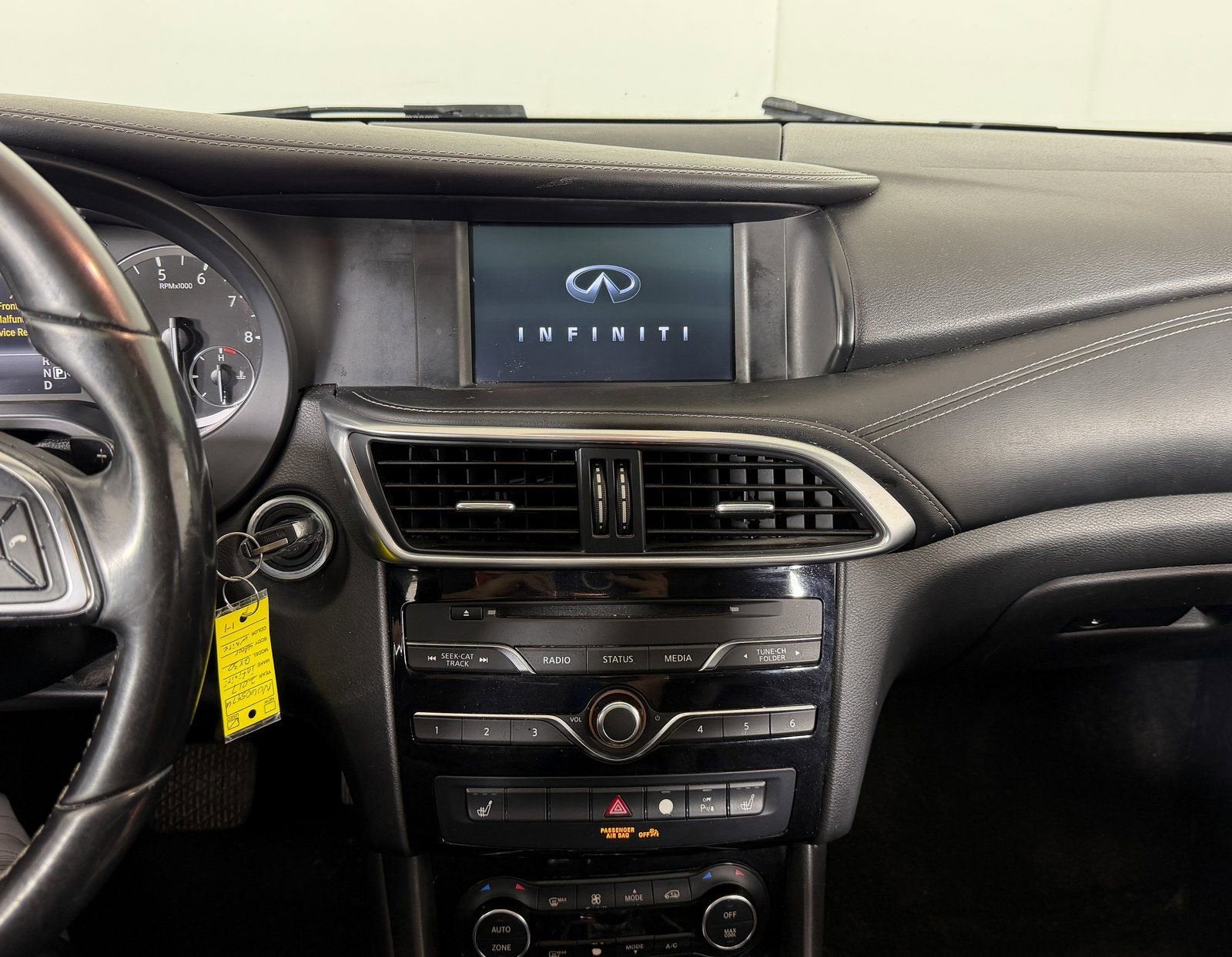 2017 INFINITI QX30 Premium