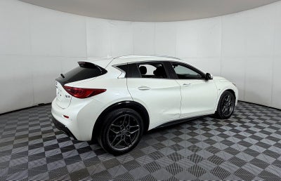2017 INFINITI QX30 Premium