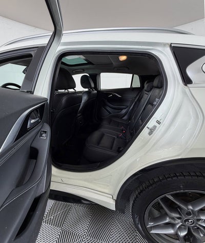 2017 INFINITI QX30 Premium