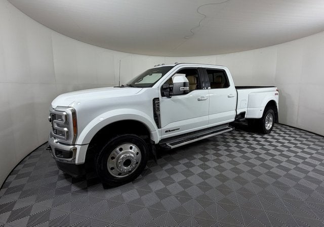 2023 Ford Super Duty F-450 DRW LARIAT