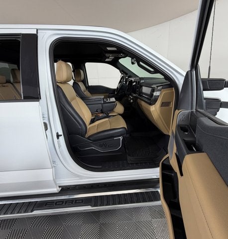 2023 Ford Super Duty F-450 DRW LARIAT