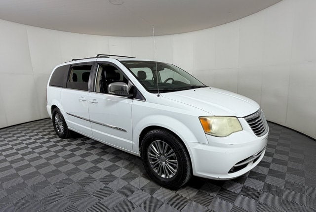 2014 Chrysler Town & Country Touring-L
