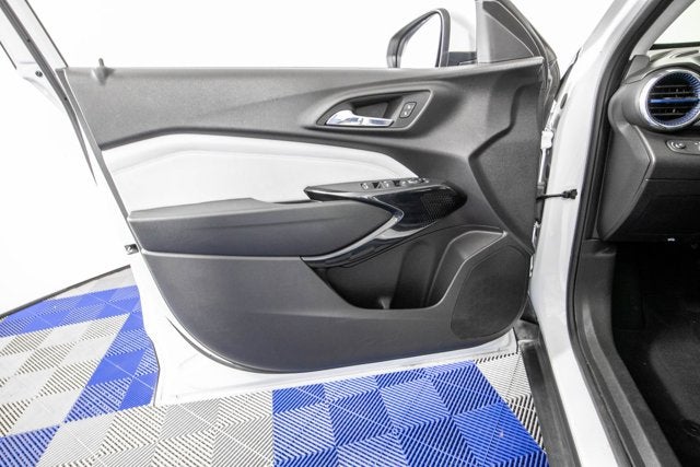 2025 Chevrolet Trax LT - Photo 13