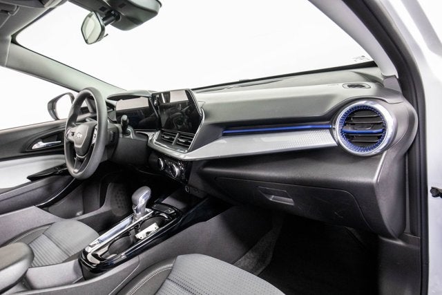 2025 Chevrolet Trax LT - Photo 18