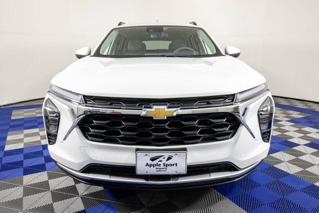 2025 Chevrolet Trax LT - Photo 2