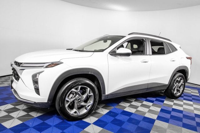 2025 Chevrolet Trax LT - Photo 3