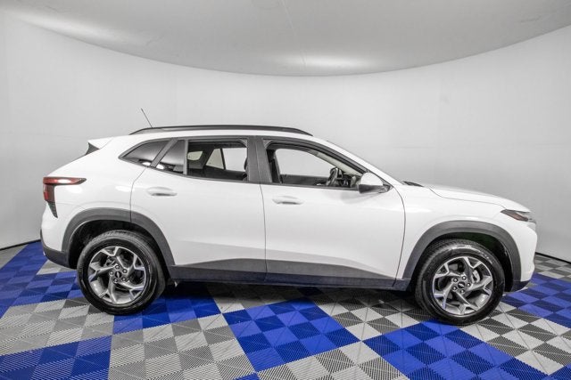 2025 Chevrolet Trax LT - Photo 4