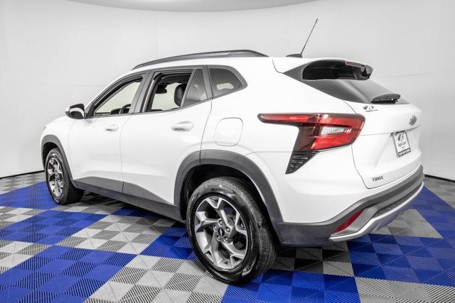 2025 Chevrolet Trax LT - Photo 7